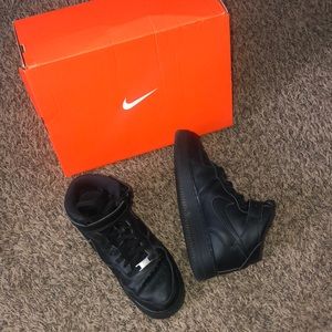 Big boys  Nike Air Force 1 high top shoes. Size 7